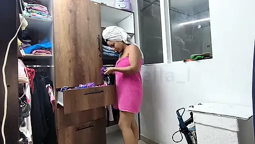 Senin için iç çamaşırımı giyiyorum üvey baba