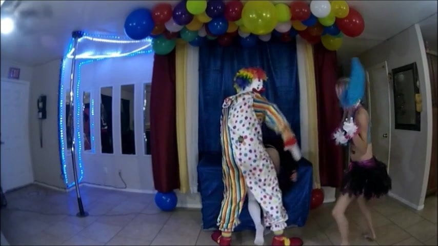 Porno yıldızı komedi şovu sapık palyaço şovu