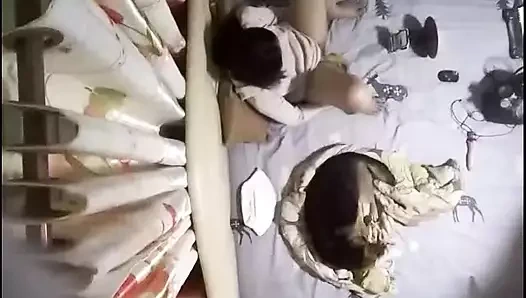 Kız arkadaşım evde yalnızken dizüstü bilgisayar kamerasından kaydedildi.106