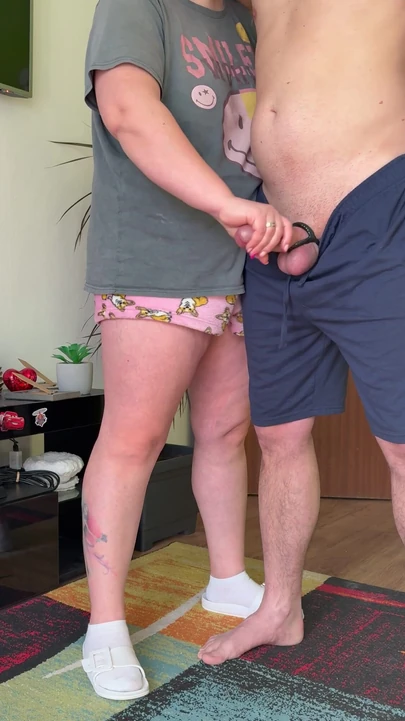 Мощный момент из "Дрочка с большой спермой в настоящем любительском домашнем видео"