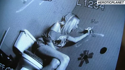 Aria Austin büyük yarakla iyi sakso çekiyor ve amını yalatıyor