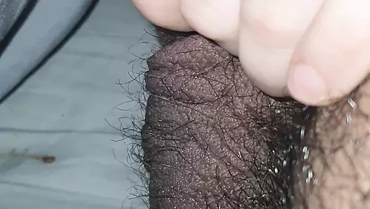 Üvey kız kardeş üvey erkek kardeşinin sikine mastürbasyon yaparken doğum gününde yakalandı