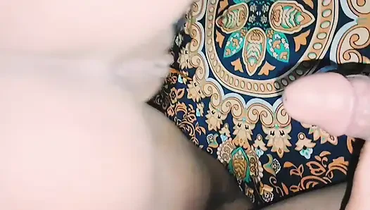 Hintli ateşli domaltmalı evli kadın