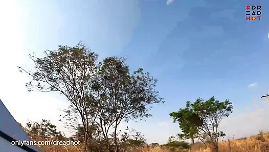 Herkesin bizi yakalayabileceği açık havada sikiş
