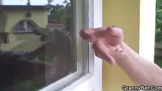 eski nine yayılır bacaklar için hunky komşu