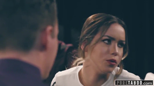 Arkadaşımı sevgilimin önünde becermek zorunda kaldım!