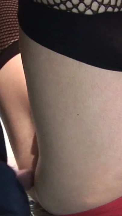 Azgın orta yaşlı seksi kadın amcıkını domalarak sikiyor | Klip 1
