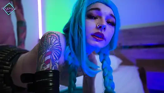 Slutty Jinx derin anal ve tatlı inliyor. Karneli Bandi