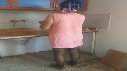 Kadının doğal erotik anları giyen köylü türban