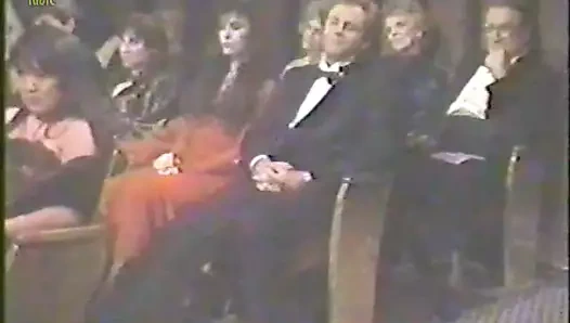 Genel hastane – masanın altındaki ayak izi 1991