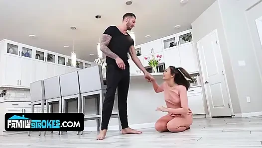 İri göğüslü esmer üvey kız kardeş Vanessa Moon azgın üvey kardeşin yüzüne boşalıyor
