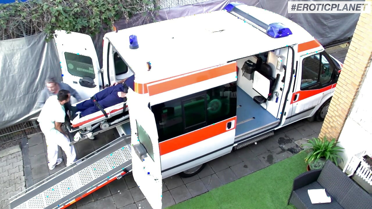 Alman - ambulans arabasında sert seks