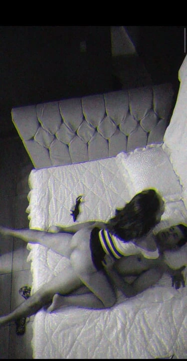 Genç üvey kız ateşli sikişiyor