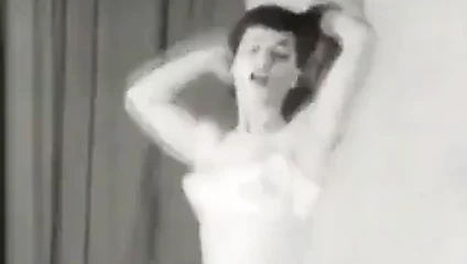 Dans en iyi iç çamaşırıyla yapılır (1950'ler vintage)