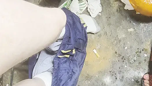 İyi yarak emiyor ve boşalıyor