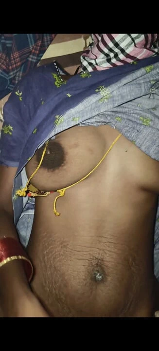 Üvey erkek kardeş desi üvey kız kardeşini evde sikiyor