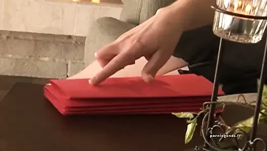 Katie Morgan'ın sahte göğüsleri var ama seks ve boşalmayı seviyor