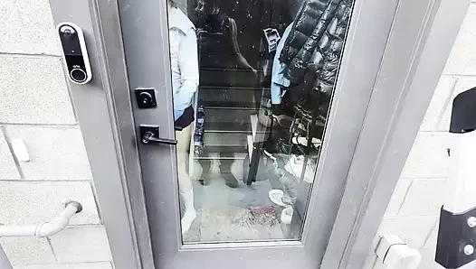 İşçi o lezzetli kremsi amcığı için kamera yüklerken mastürbasyon yapıyor