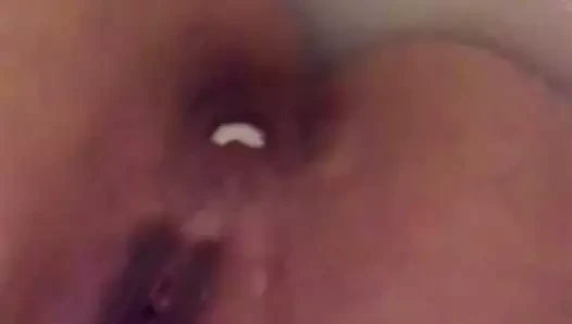 Küvette masa tenisi oynuyor