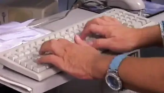 Deneyimli olgun sürtük sert sikişmeyi seviyor
