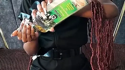 Polis memuru götünü takıyor