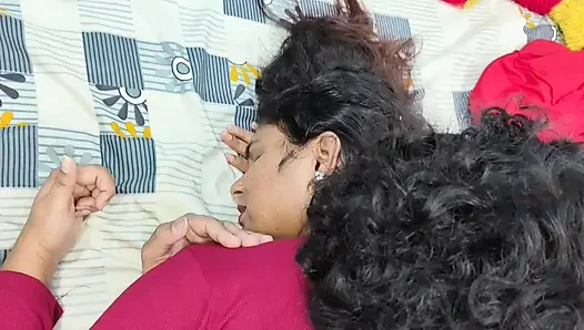 Mallu erkek arkadaş kız arkadaşının göt deliğini yalıyor göt deliğini derinden tadıp sert sikişiyor