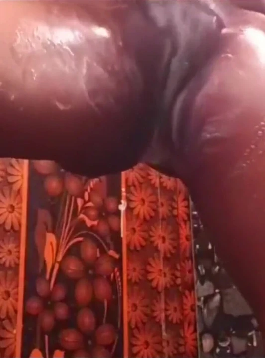 Ammu tatlı amcığını sabunla yıkıyor