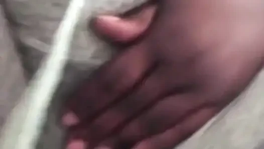 Fışkırtarak pantolonuma işiyor