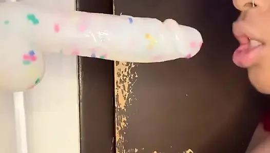С юной, с юной