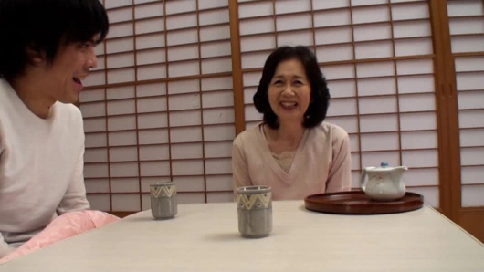 A058G05 çok sıradan ve sessiz bir bayanın ülkesini! Olgun bir kadının altıncı doğum gününden hemen önce acı ve hüsranla ilk seksi!