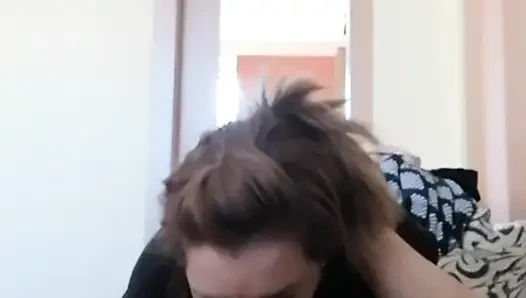 O televizyon izlerken, ben ona sakso çekiyorum