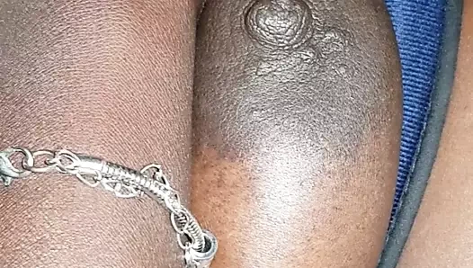 jouer avec les tetons dune femme malienne avant la baisser 2