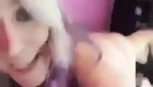 Iki kızlar bir çift yapay penis şipşak