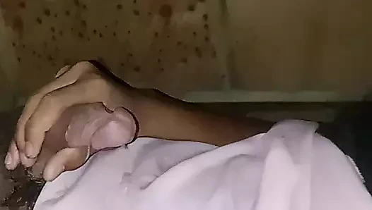 Ateşli genç kız mastürbasyon yapıyor