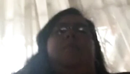 Se masturba toda la noche