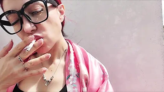 Ben şehvetli bir şekilde sigara içerken benimle mola ver