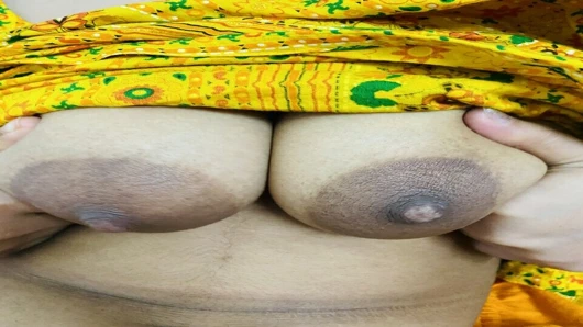 Hintli kızın sert sikişmeye ihtiyacı var