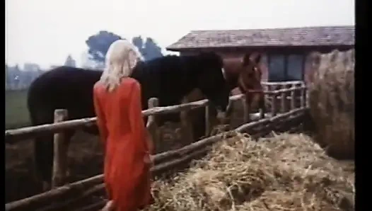 Sarışın Bomba Fantastica Moana Yarak Emiyor Ve Vahşi Bir Şekilde Biniyor