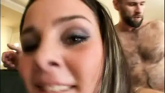 Edepsiz küçük sürtük hepsini yiyor