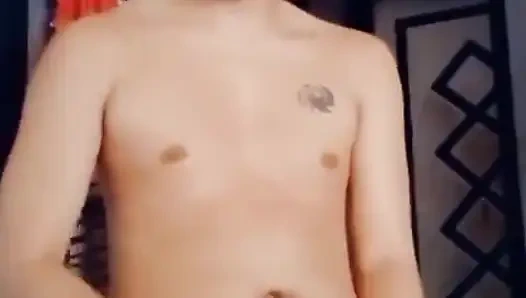 Hot Pinoy Boy Wanks in Public