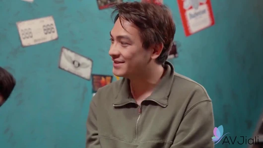 Seksi sarışın Tayvanlı kız işte sikilen satıcı