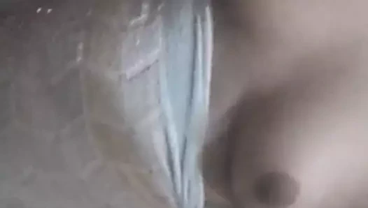 göğüsleri göster