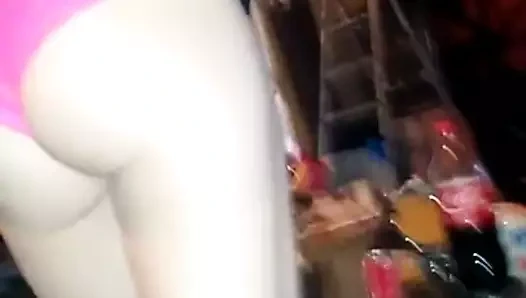 Lizas götünü gösteriyor....