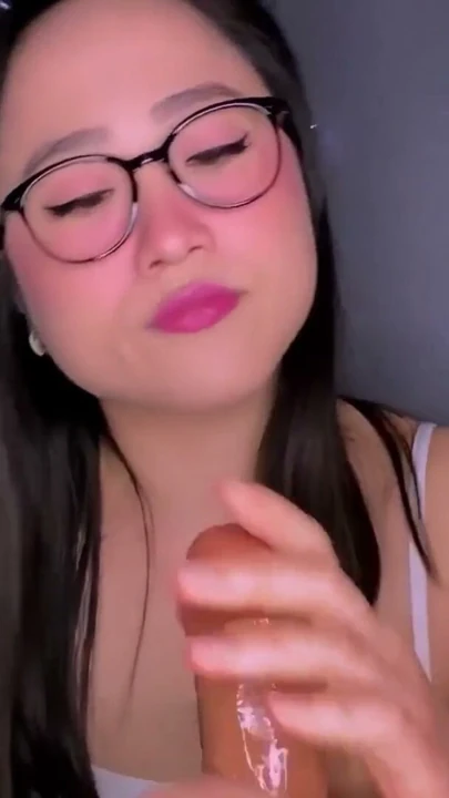Asyalı Kız İlk Riskli Yağ Masajı Veriyor -ASMR BJ | Bölüm 1