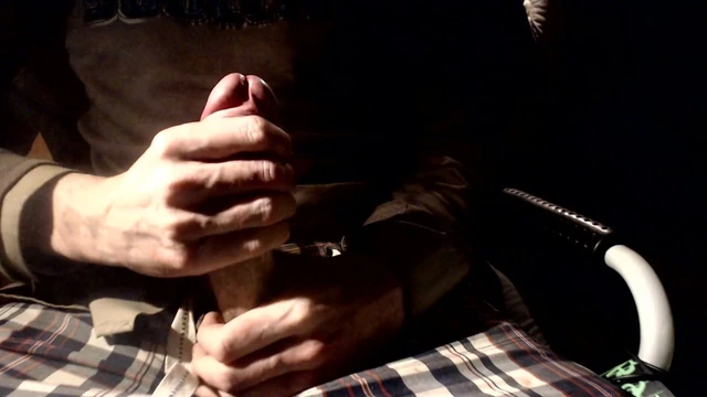 Мой большой белый член перед вебкамерой