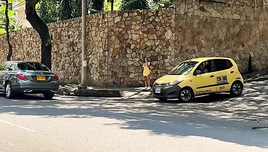 Sokakta Kaybolmuş Yabancıyı Sevişiyorum