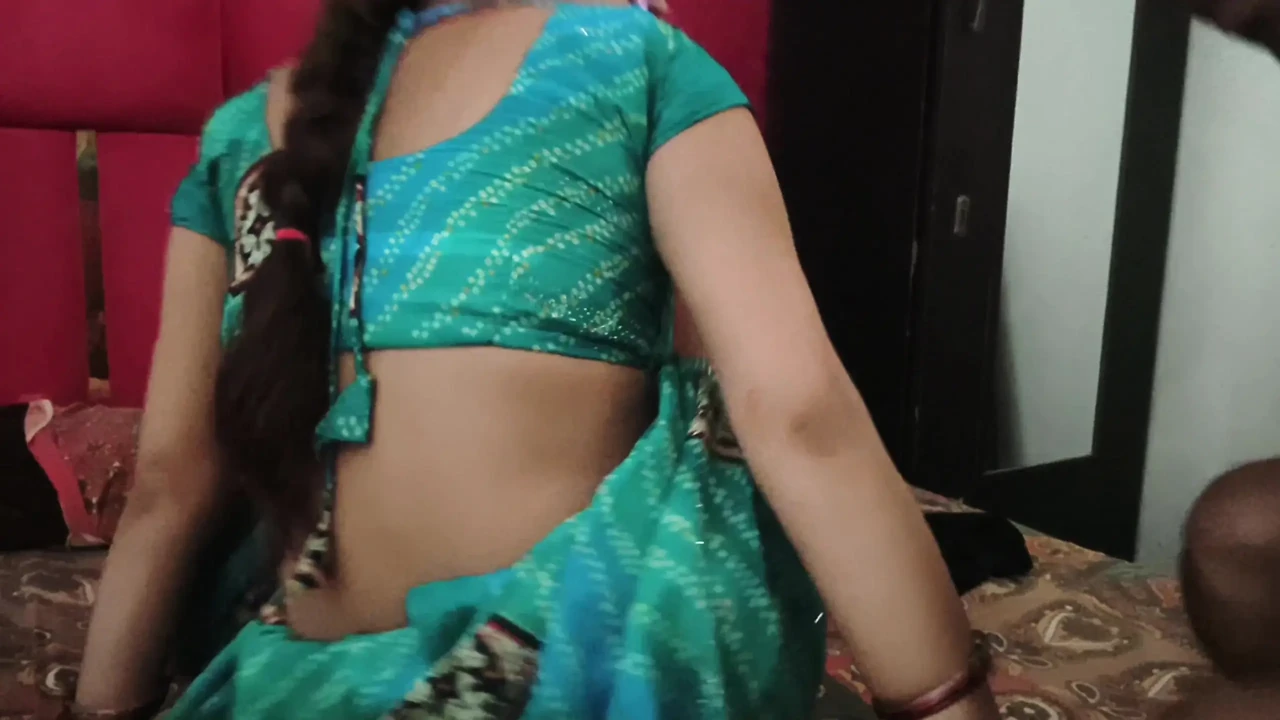 Desi Bhabhi's new style | What happened when the room was closed?