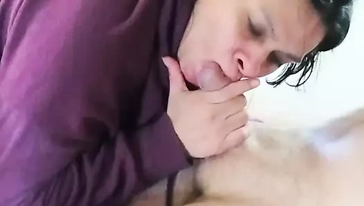 Onun yarağını emmesini izliyorum