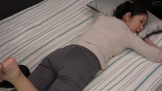 Ona masaj yaparken pantolonumu indiriyorum... - part.1