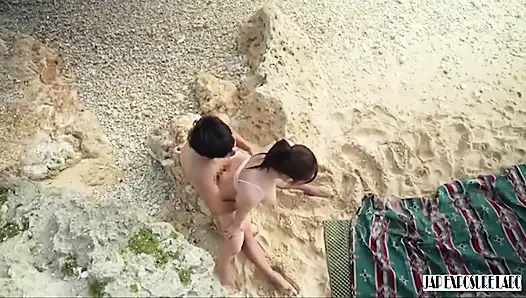 Gravure Idol Behind-the-scenes in Okinawa, a Daring off-camera Moment Captured Discreetly 1st